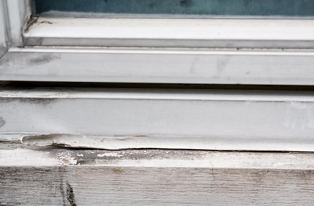 Inspect and Seal: The Importance of Caulking Before the Cold