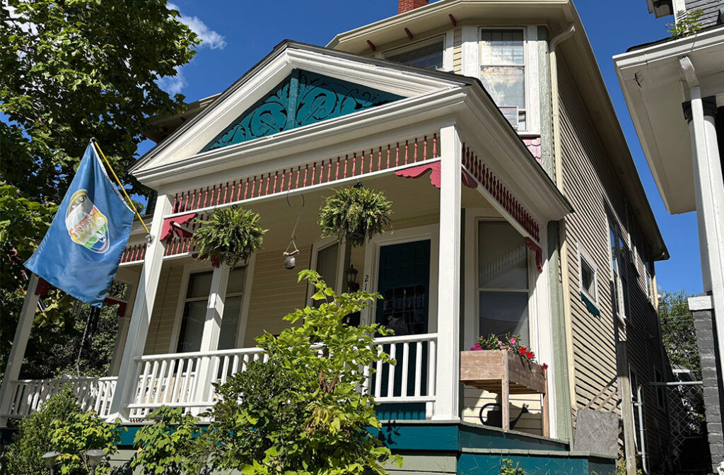 Choosing Colors That Enhance Curb Appeal