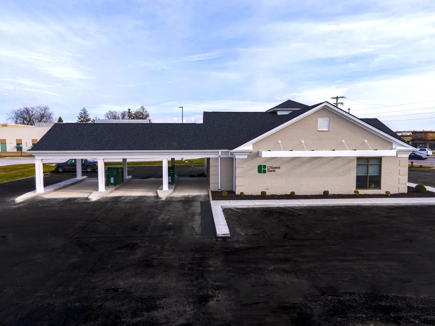 Citizens Bank Drive Thru Building Exterior Citizens Bank commercial painting exterior with drive-thru.