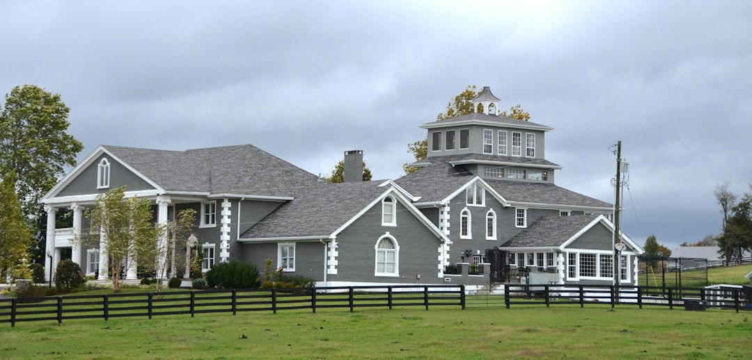 Large estate home, about 3,900 to 5,000 square feet